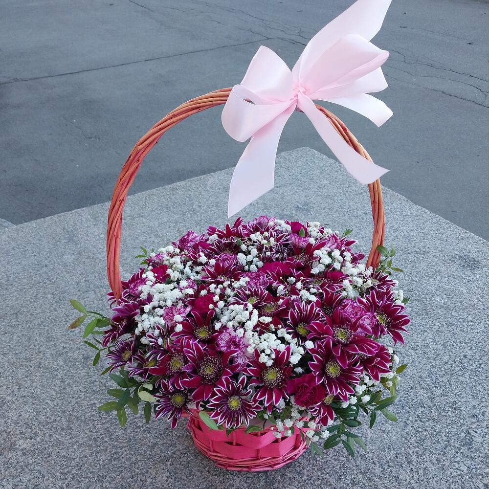 Потрясающая корзина с цветами Потрясающая корзина с цветами